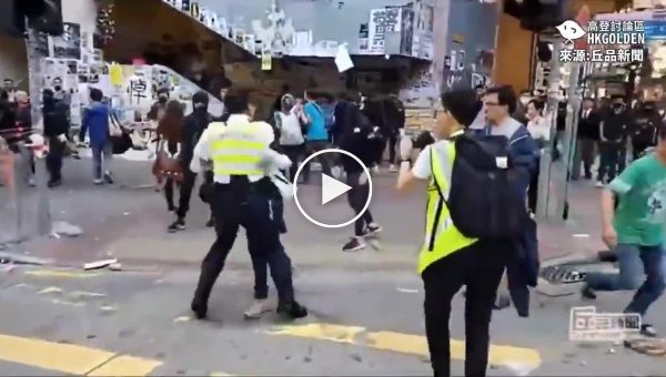 В Гонконге полиции разрешили стрелять на поражение