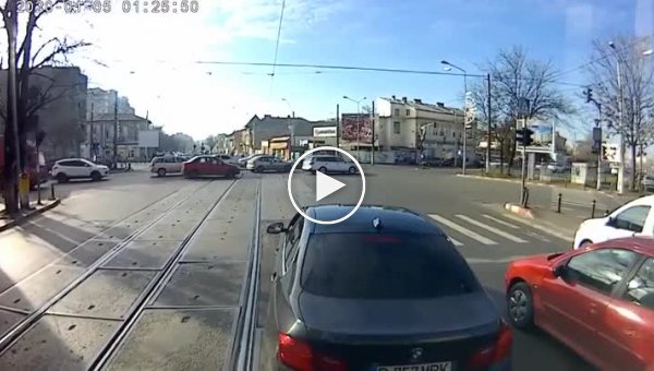 Не злите румынского водителя трамвая