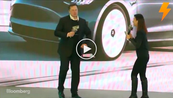 Илон Маск станцевал на открытии завода Tesla в Китае