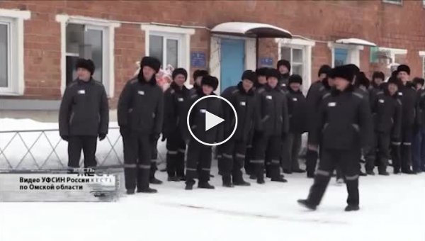 Омский заключённый установил новый рекорд по метанию валенка
