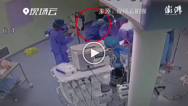 Медсестра упала в обморок во время операции