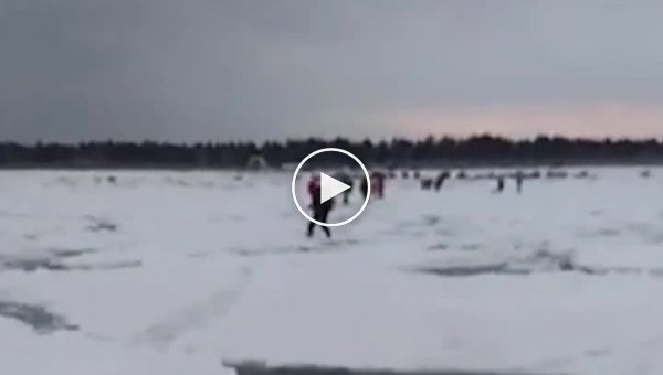 На Сахалине льдина с сотнями рыбаков оторвалась от берега