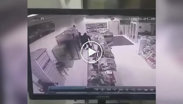 Охранник отбил нападение грабителей на АЗС
