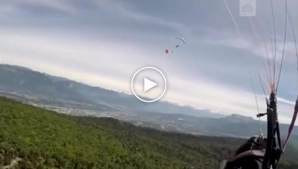 Французский парапланерист снял свое падение с высоты 1,5 километра