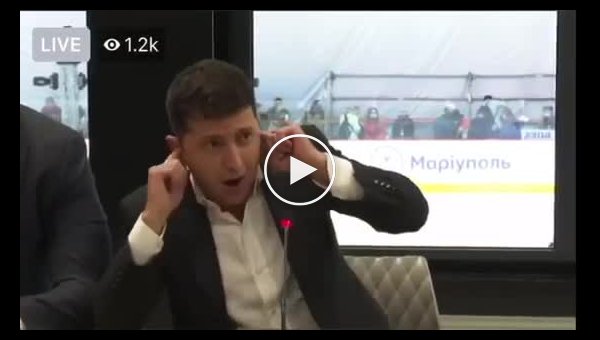 Владимир Зеленский забавно испугался громкого звука на хоккейном стадионе
