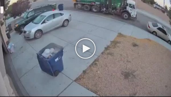 Тучная американка дважды побывала в мусорном бачке во время его транспортировки