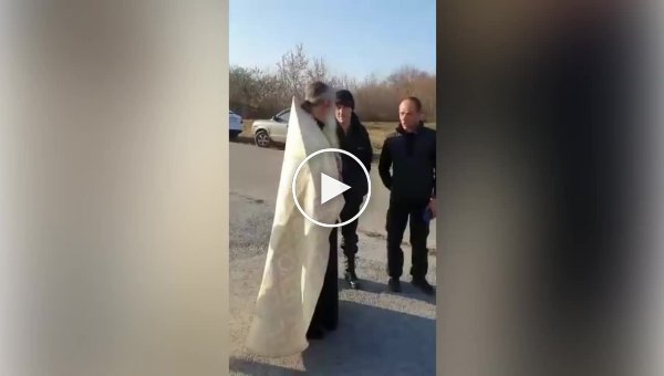 Пьяный священник сорвал похороны российской учительницы