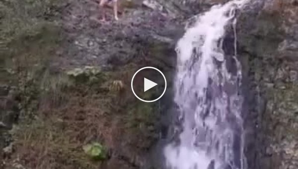 Мужчина чуть не погиб, спрыгнув в сочинский водопад с 10-метровой высоты