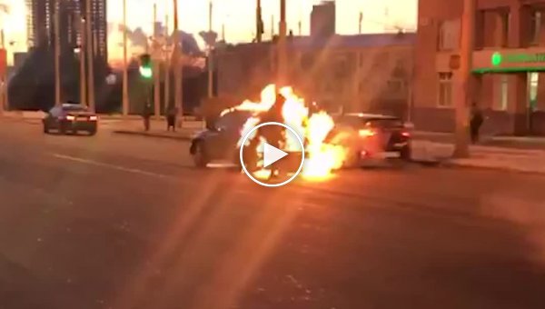 В Екатеринбурге парень сжег свою машину из-за бабы