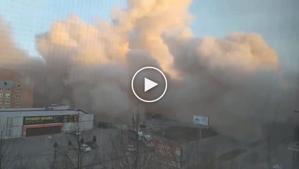 Во Владикавказе взорвался трёхэтажный торговый центр