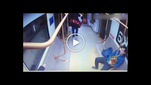 В московском метро предприимчивый мигрант умыкнул рюкзак с миллионом рублей