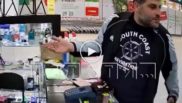 Мужчина напал на продавца за якобы сломанный чехол смартфона