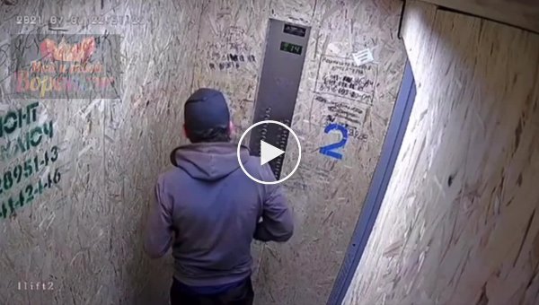 Мужчина из Воронежа оценил лифт в местном ЖК очень мерзким образом