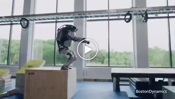 Компания Boston Dynamics расширила возможности роботов - теперь они даже делают сальто