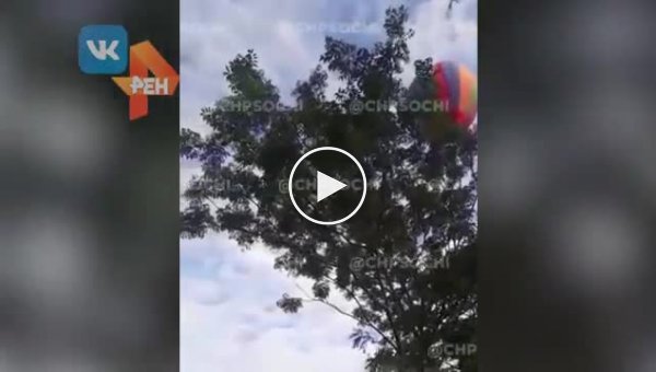 В Сочи воздушный шар с четырьмя людьми упал в Черное море