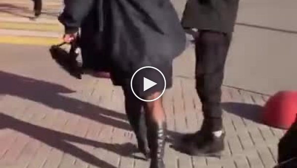 В Челябинске сотрудники полиции попытались грубо задержать подростка без маски