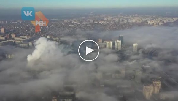 Странный туман с запахом гари окутал Волгоград