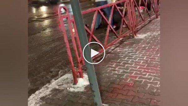 В центре Ярославля таксист избил двух пассажиров (мат)