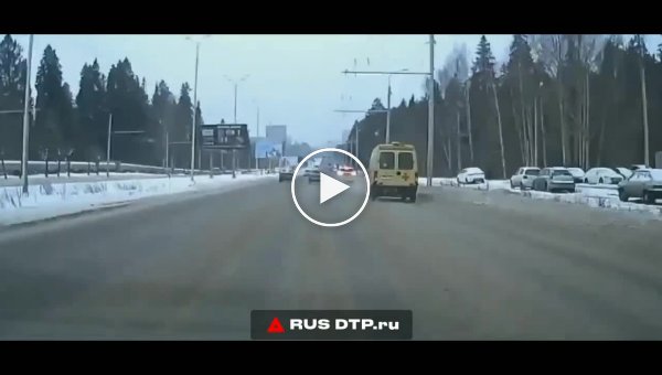 Столкновение трех автомобилей в Ижевске