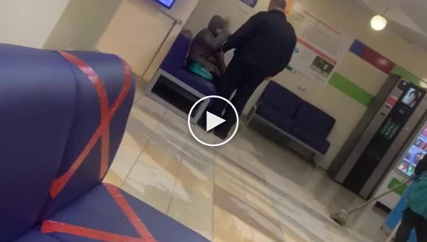 В Ярославле охранник поликлиники залил перцем 80-летнюю пенсионерку