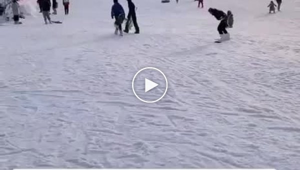 Незапланированный трюк от горе-лыжника