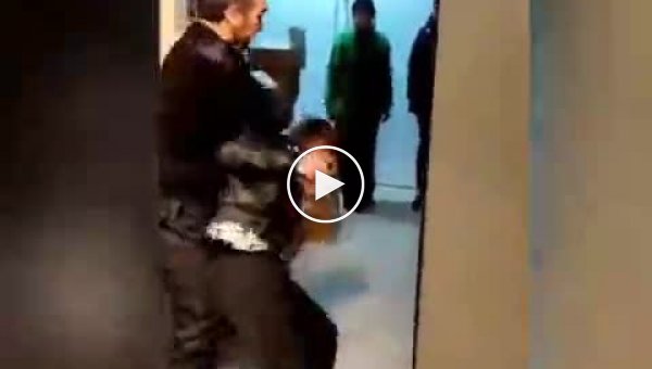 В Ставрополе охранник Пятёрочки набросился на школьника, заподозрив его в краже