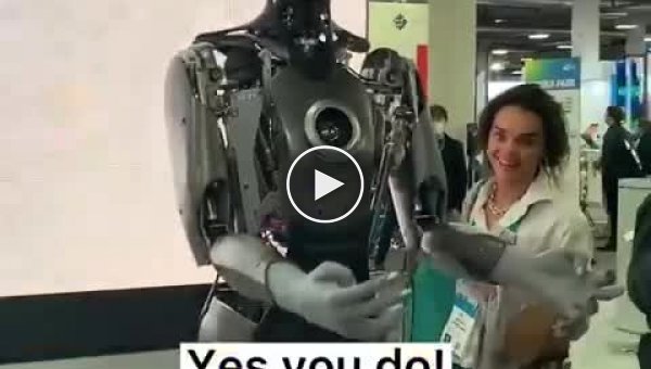 Человекоподобный робот Ameca пообщался с простыми людьми на CES 2022