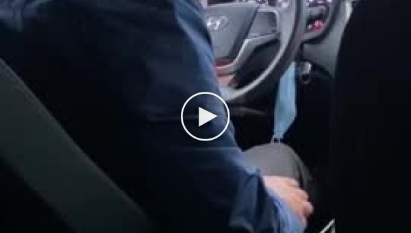 Таксист в Краснодаре приехал на вызов, но отказался везти по цене из приложения (мат)