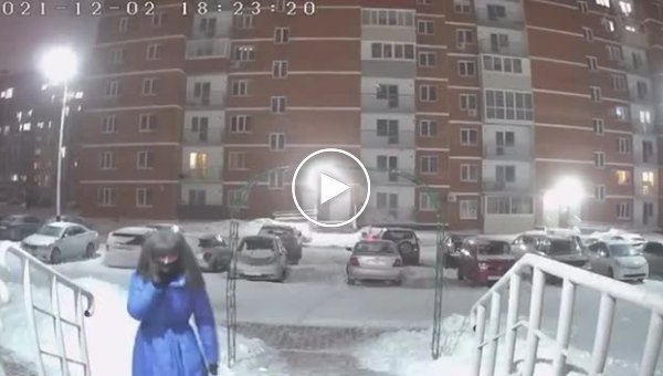 В Хабаровске задержали серийного вора, который обносил квартиры в женском парике