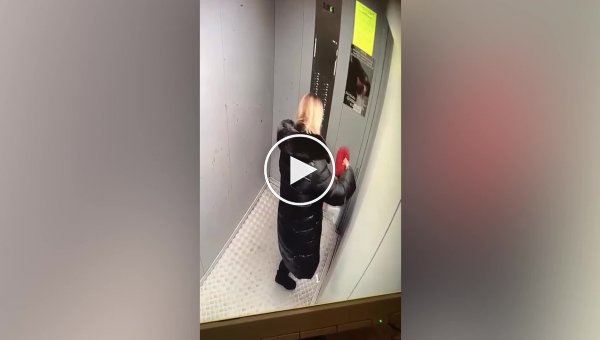 Лифт с пассажиркой внезапно врезался в пол технического этажа