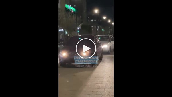 В Ставрополе автохам заехал на тротуар и избил пенсионера за сделанное замечание