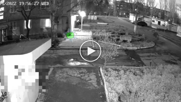 Жуткий прилет по жилым домам Шахтерска попал на видео