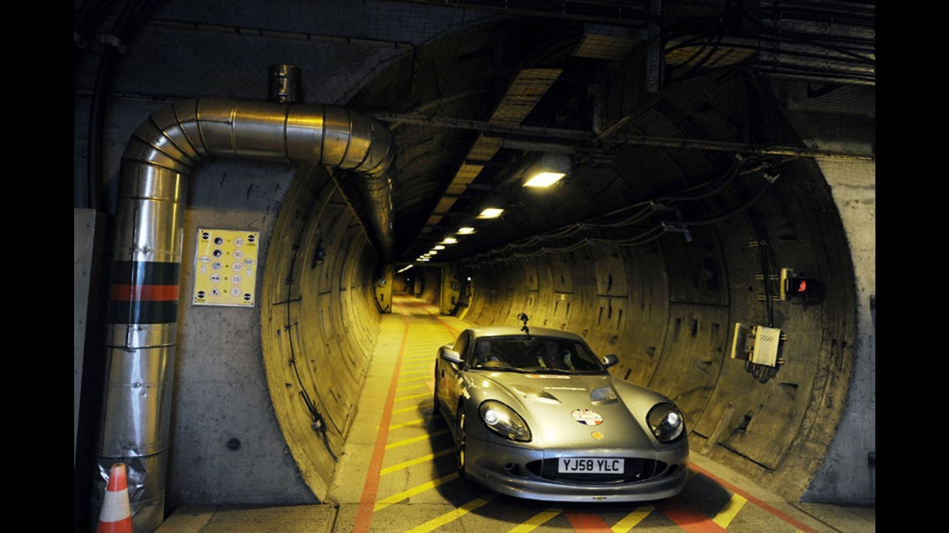 Channel tunnel between england and france