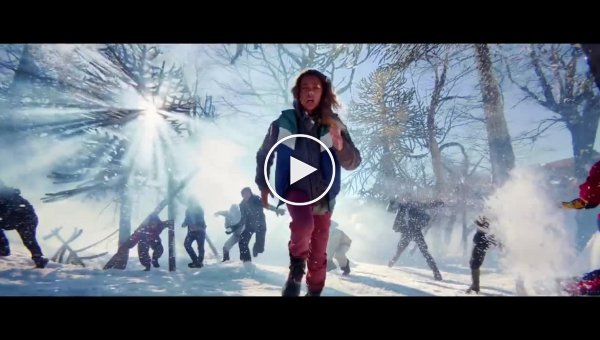 Режиссер «Джона Уика», «Дэдпула 2» и «Хоббса и Шоу» Дэвид Литч снял для Apple рекламу в виде битвы в снежки